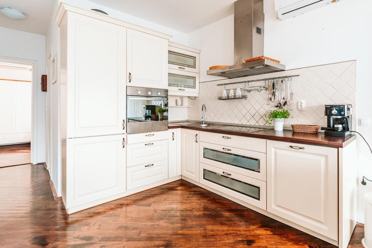 Sutivan Best Apartments Luaran gambar