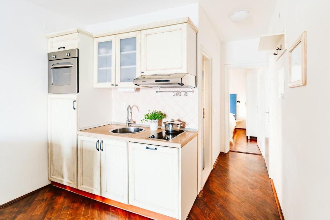 Sutivan Best Apartments Luaran gambar