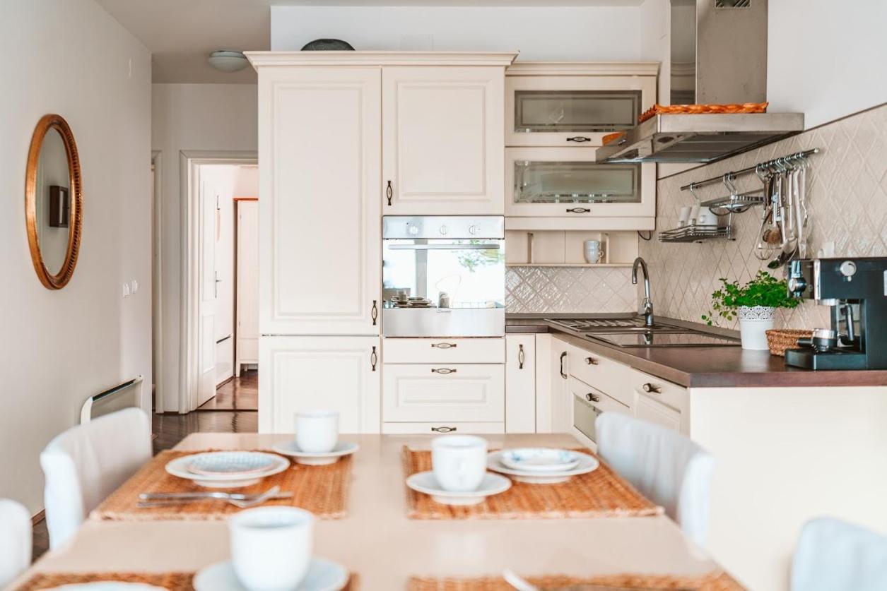 Sutivan Best Apartments Luaran gambar