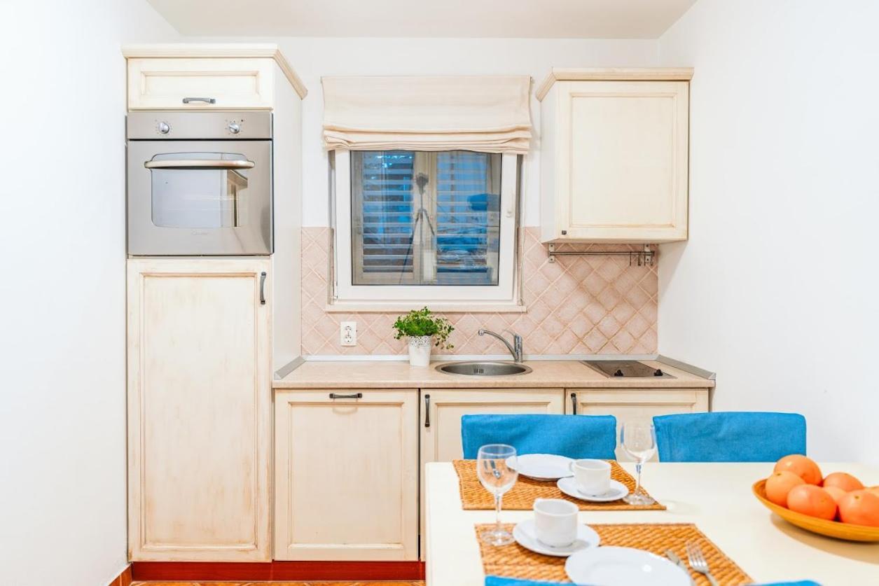 Sutivan Best Apartments Luaran gambar